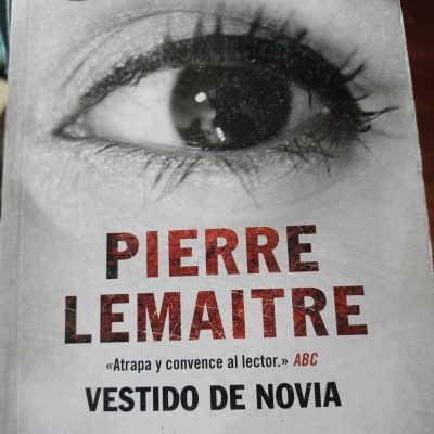 Baribook C4   Vestido de novia Pierre Lemaitre Libros Nuevos – Literatura – Narrativa – Novela Romántica  isbn   9788466338370 Estado del lote: Normal (con señales de uso normal)